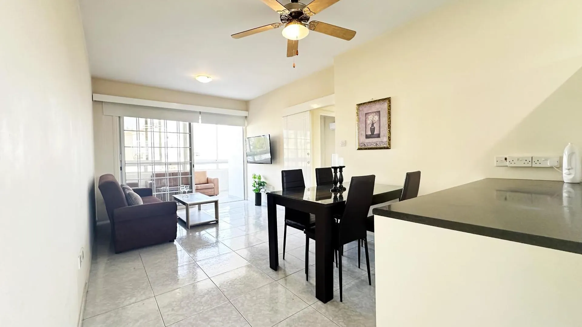Serenity Sunrise Holiday Apt - Larnaca