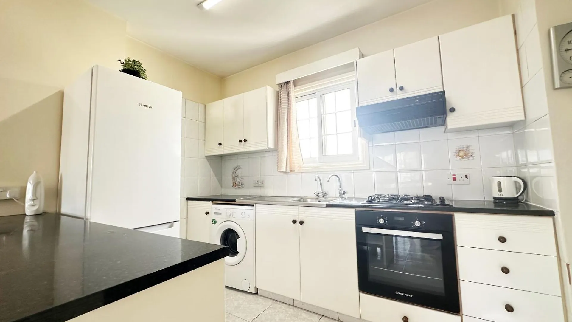 Serenity Sunrise Holiday Apt - Larnaca Apartment