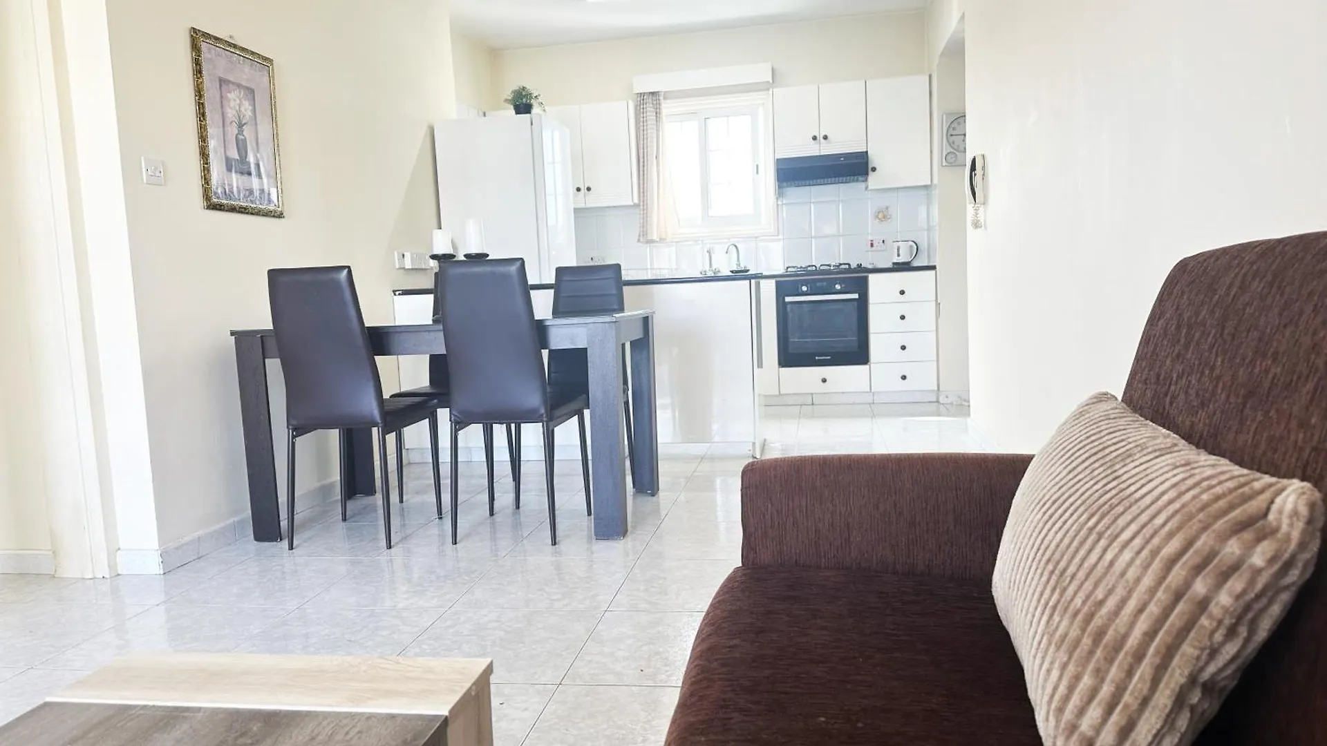 Serenity Sunrise Holiday Apt - Larnaca
