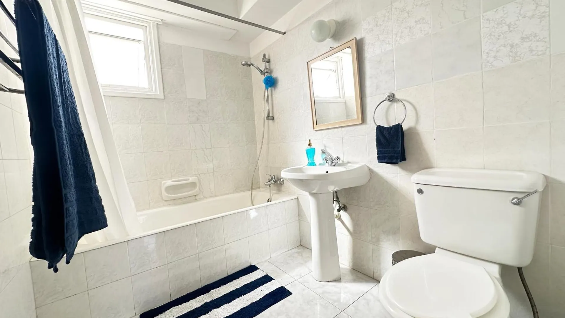 Serenity Sunrise Holiday Apt - Larnaca Apartment